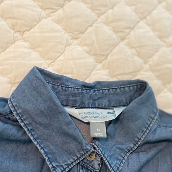 Old Navy Classic Denim Button Down Long Sleeve Top size Medium - Picture 4 of 6